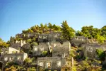Fethiye Kayaköy’de Konaklama Rehberi: En İyi Villa, Butik Otel ve Taş Ev Seçenekleri